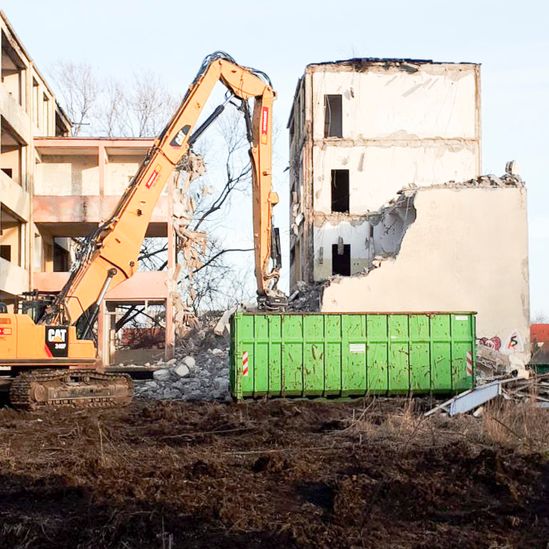 Leistungen von EDL-Bitterfeld GmbH aus Wolfen-Bitterfeld - Deponiesanierung, Erdarbeiten, Baustellenentsorgung und Abbrucharbeiten